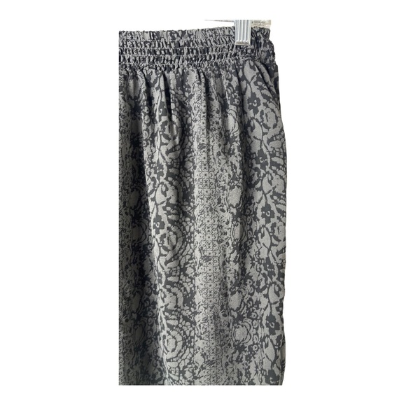 BOGO Women’s Converse Skirt - Picture 5 of 7